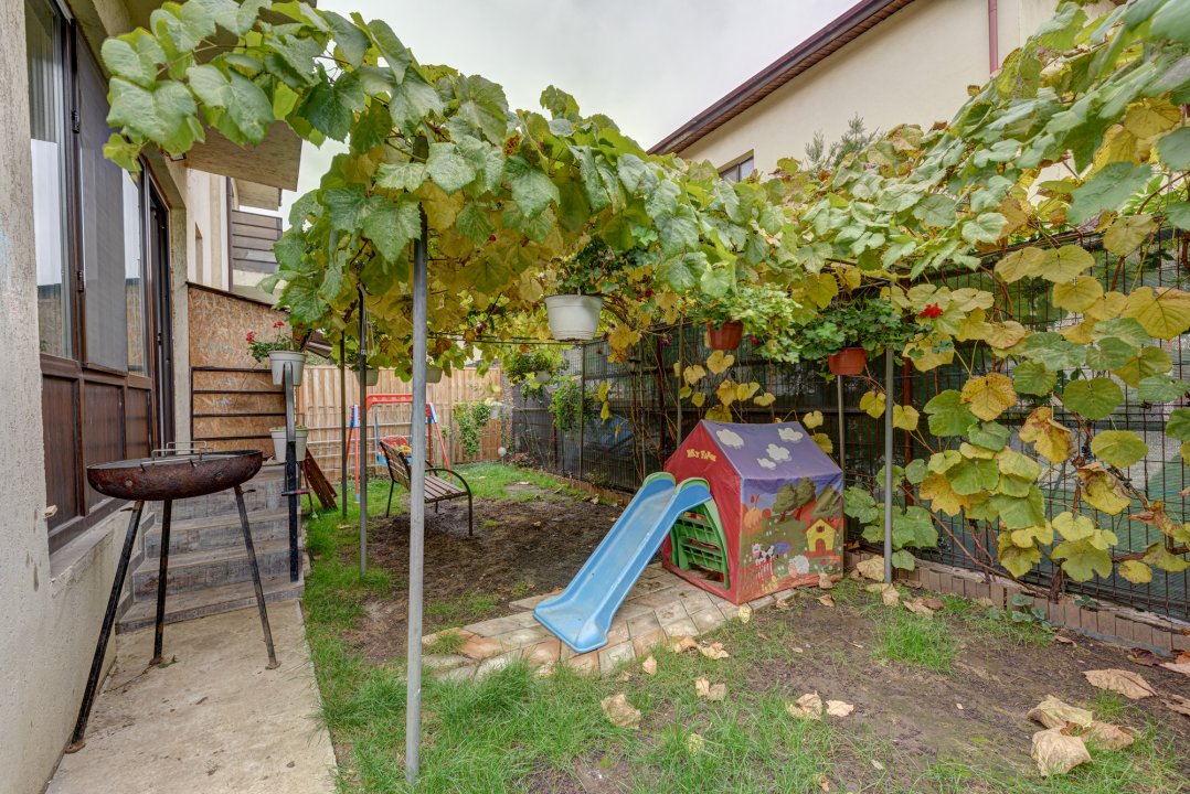 Apartament deosebit ,decomandat , 3 camere + curte proprie + loc parcare