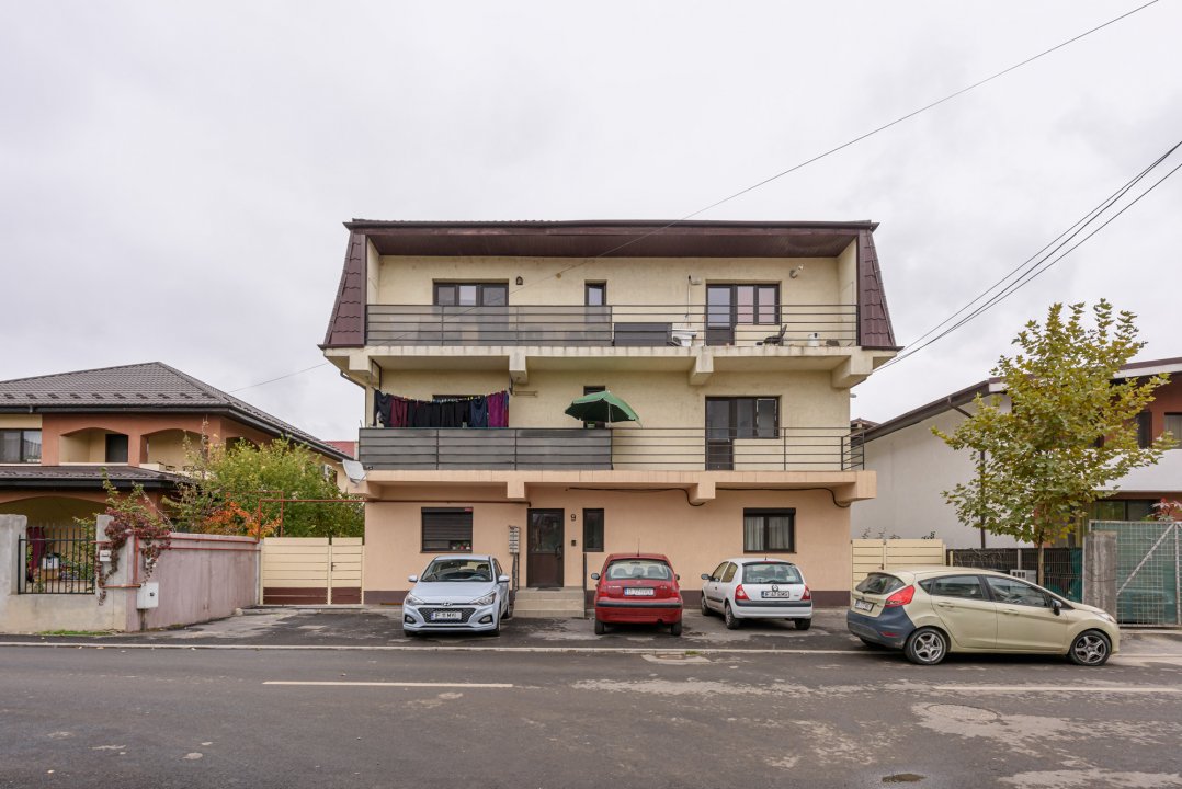 Apartament deosebit ,decomandat , 3 camere + curte proprie + loc parcare