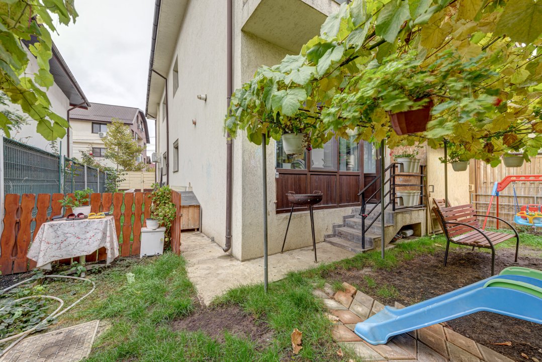 Apartament deosebit ,decomandat , 3 camere + curte proprie + loc parcare