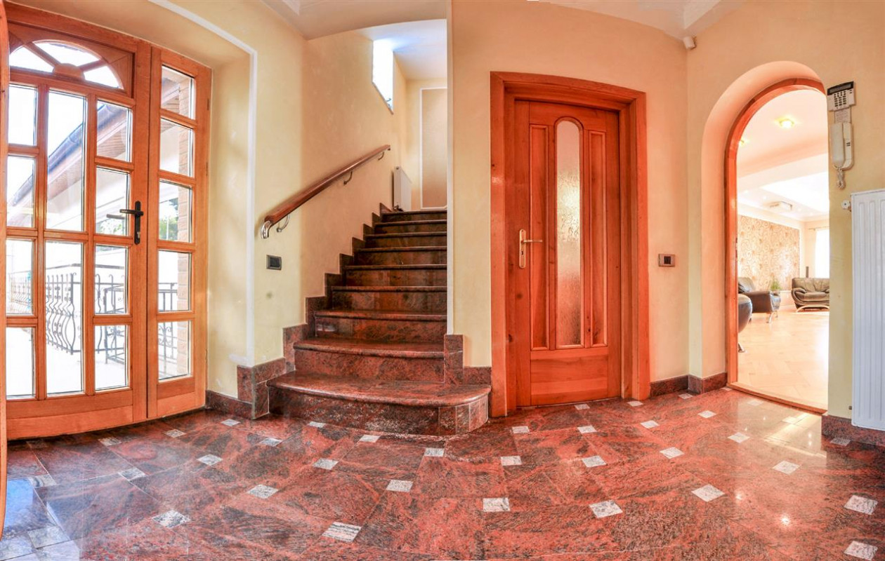 Vila spatioasa cu 5 dormitoare si  600 mp teren