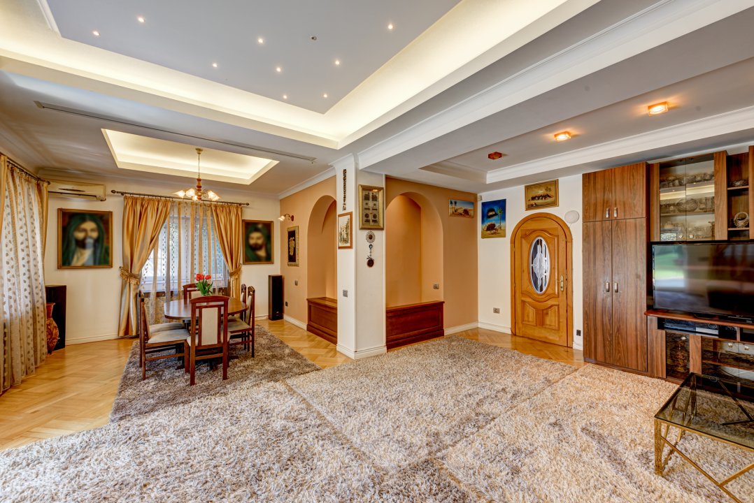 Vila spatioasa cu 5 dormitoare si  600 mp teren