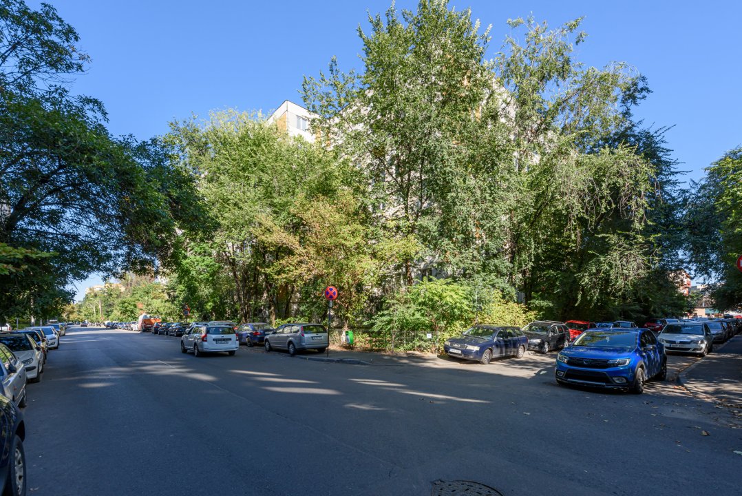 Garsoniera decomandata centrala proprie bloc 1980 Veteranilor metrou Lujerului