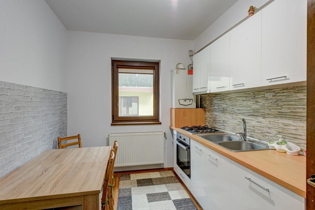 Apartament 3 camere mobilat , cu boxa si parcare