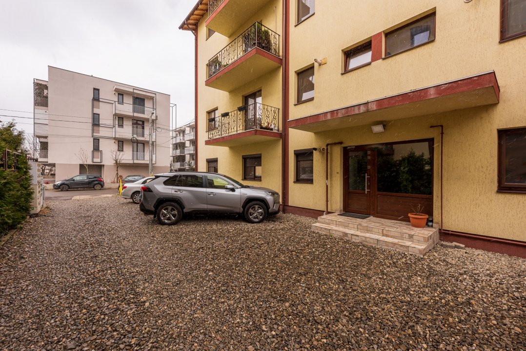 Apartament 3 camere mobilat , cu boxa si parcare