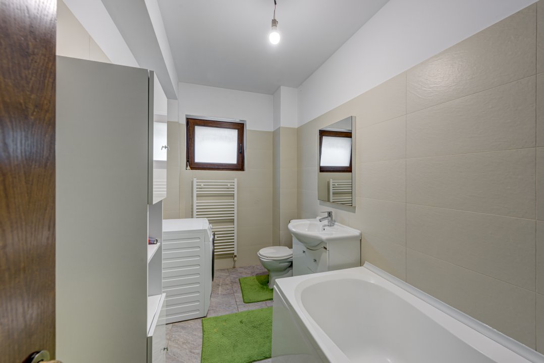 Apartament 3 camere mobilat , cu boxa si parcare