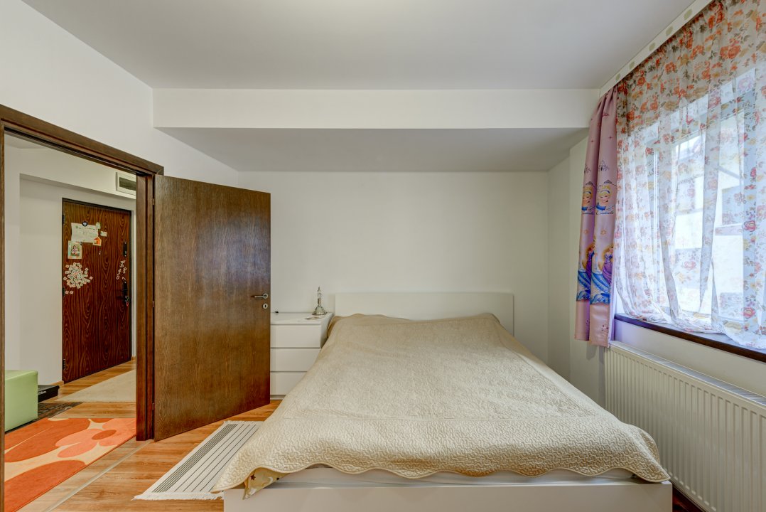 Apartament 3 camere mobilat , cu boxa si parcare