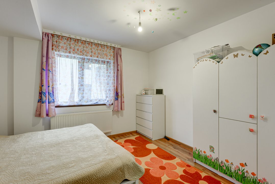 Apartament 3 camere mobilat , cu boxa si parcare