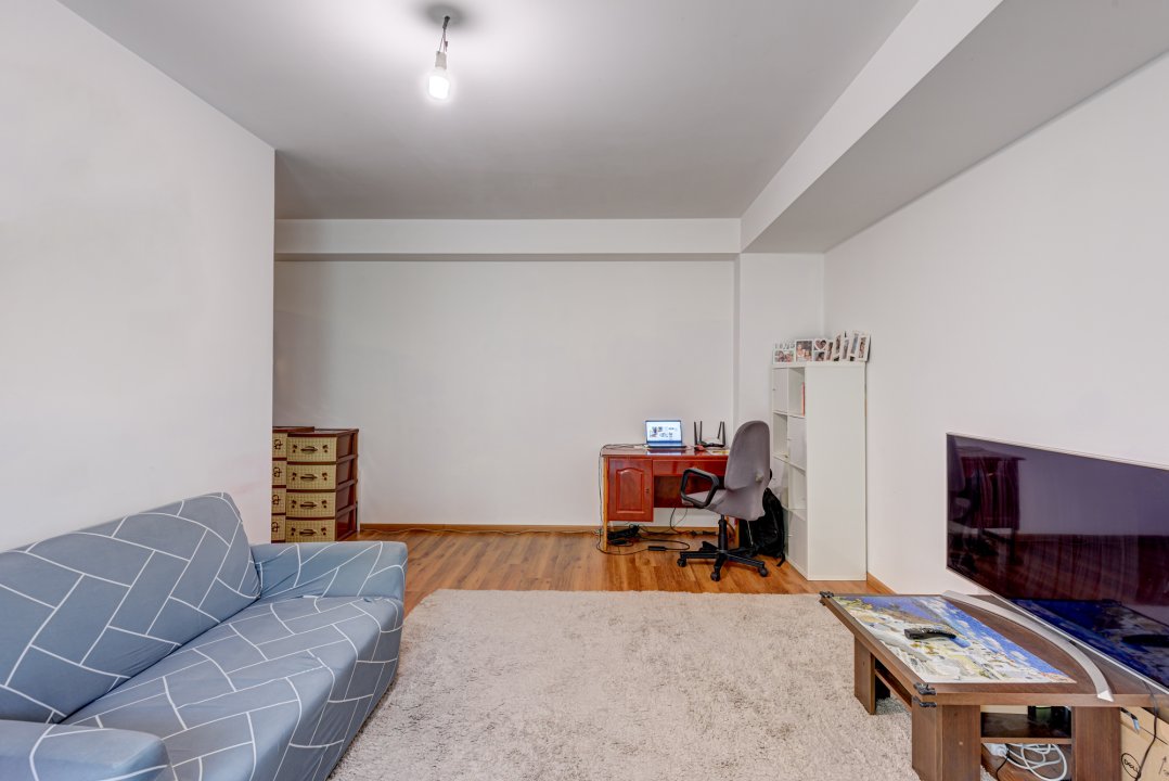 Apartament 3 camere mobilat , cu boxa si parcare
