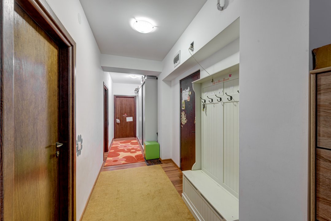 Apartament 3 camere mobilat , cu boxa si parcare