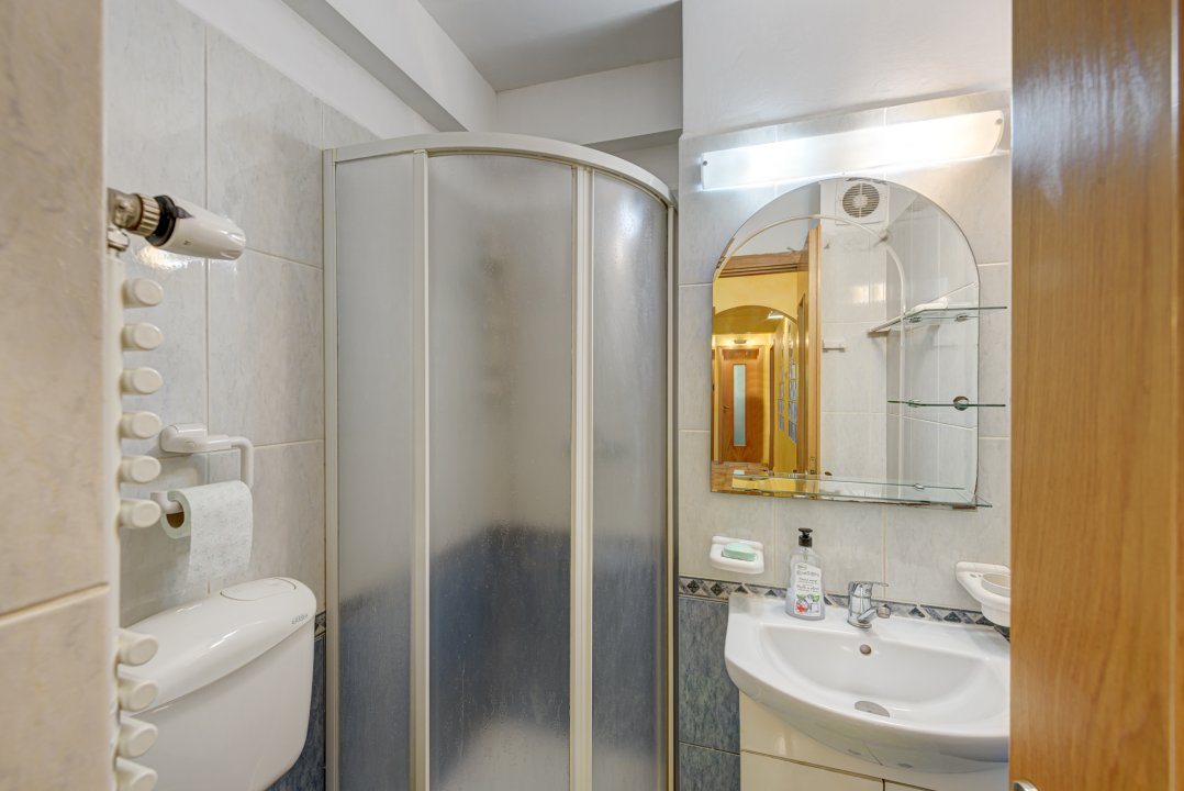 Apartament cu centrala proprie si loc parcare ADP zona Vitan