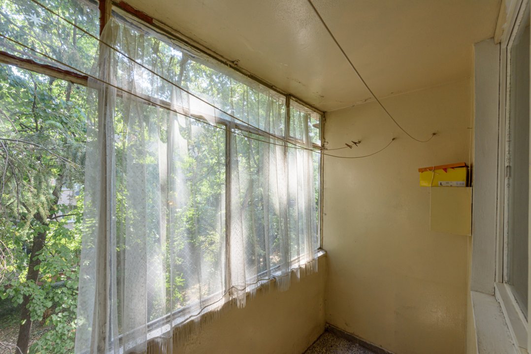 Apartament 3 camere-bloc 4 etaje-metrou Titan