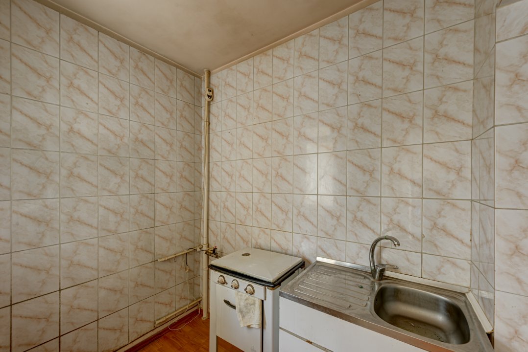 Garsoniera Metrou Favorit etaj inferior