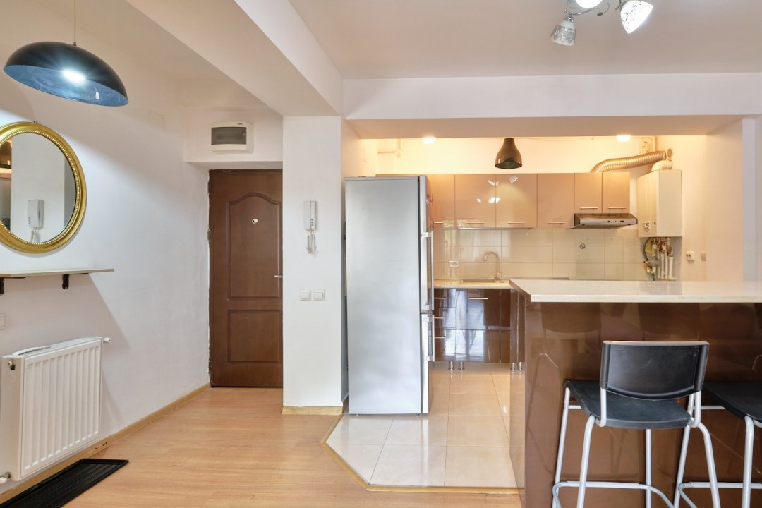 Apartament 2 camere cu curte privata / loc de parcare Colentina