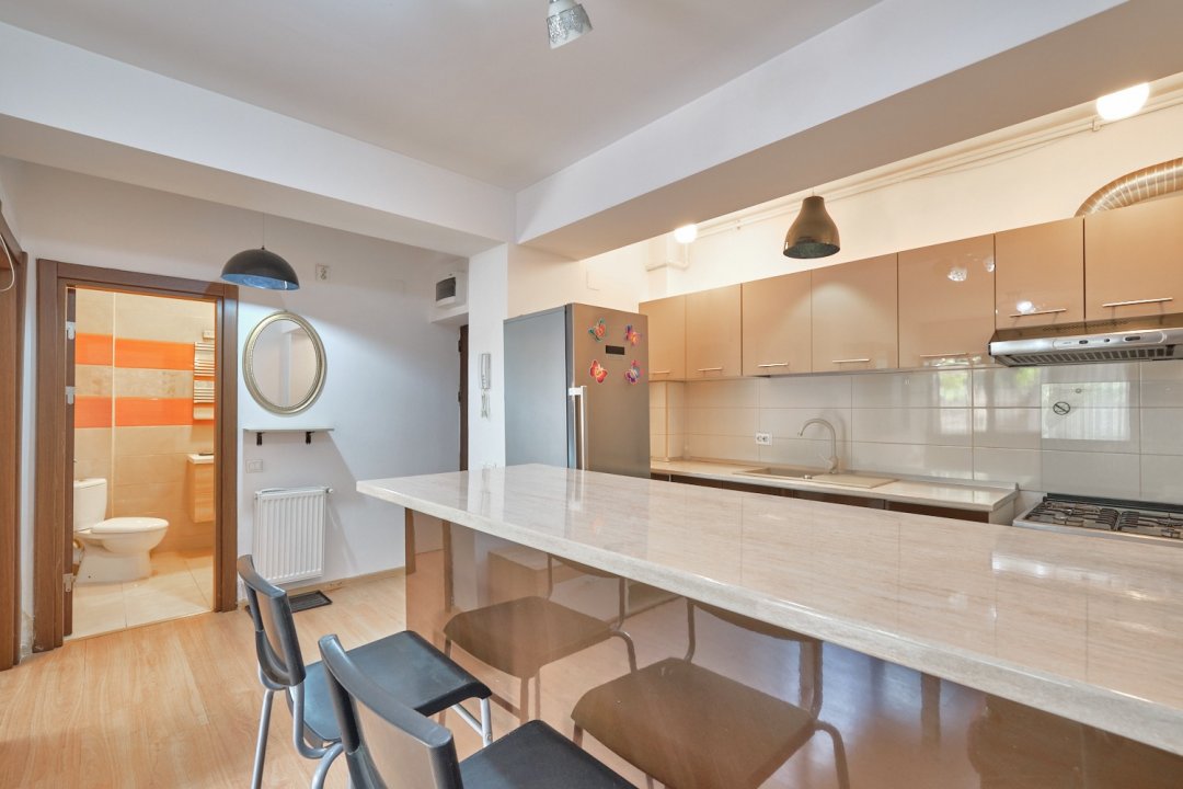 Apartament 2 camere cu curte privata / loc de parcare Colentina
