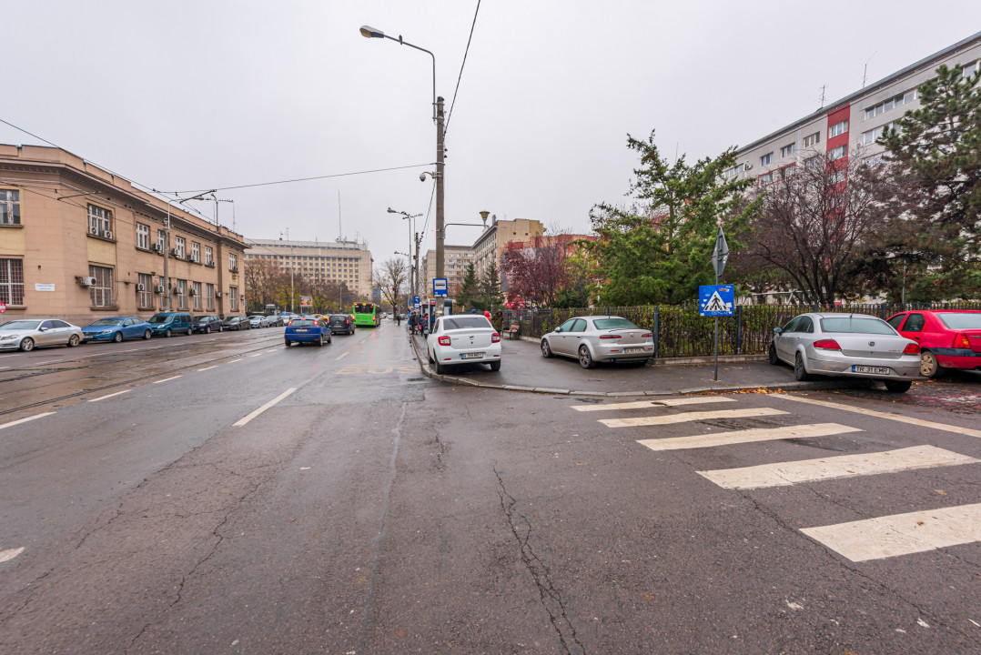 Apartament cu 3  camere - bloc reabilitat - Gara de Nord