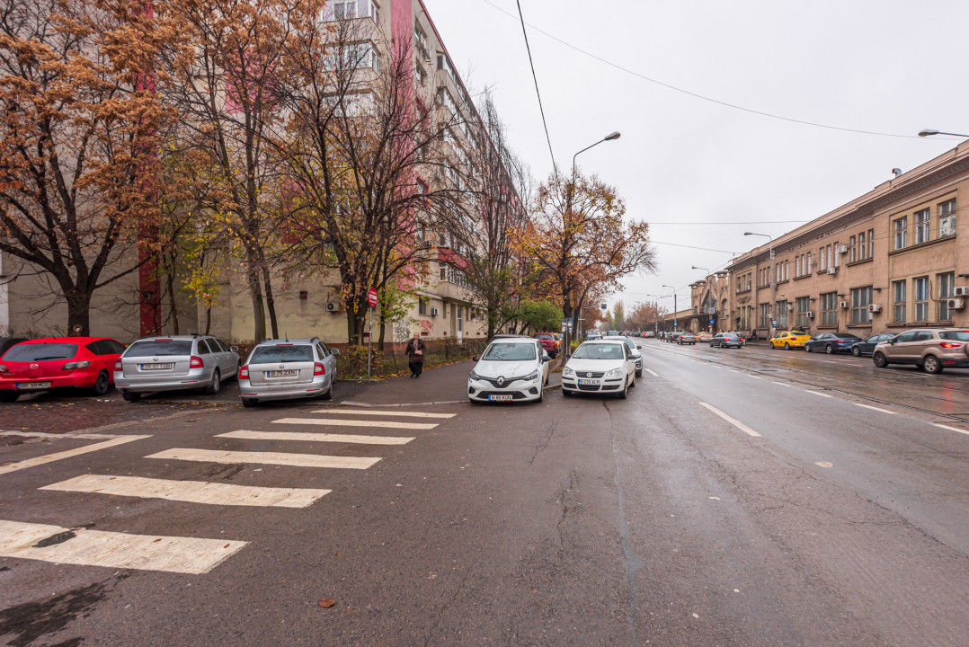 Apartament cu 3  camere - bloc reabilitat - Gara de Nord