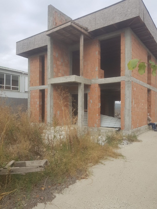 Frumusani, Vila la rosu cu teren 1000 mp, Comision 0 %