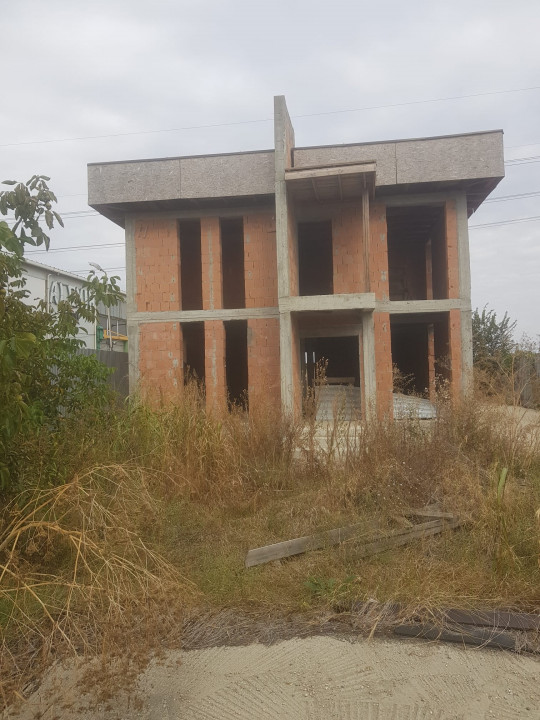 Frumusani, Vila la rosu cu teren 1000 mp, Comision 0 %