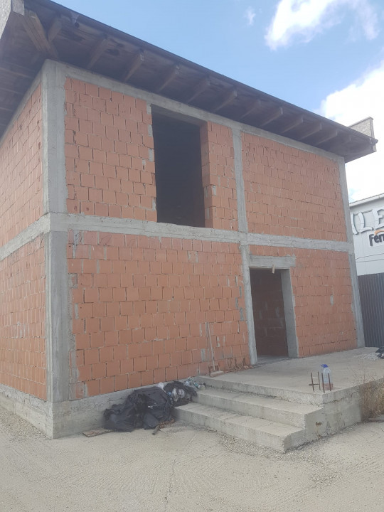 Frumusani, Vila la rosu cu teren 1000 mp, Comision 0 %