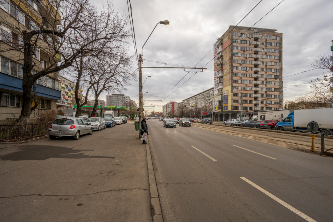 Piata Chibrit  - metrou 1 Mai - benzinaria Mol