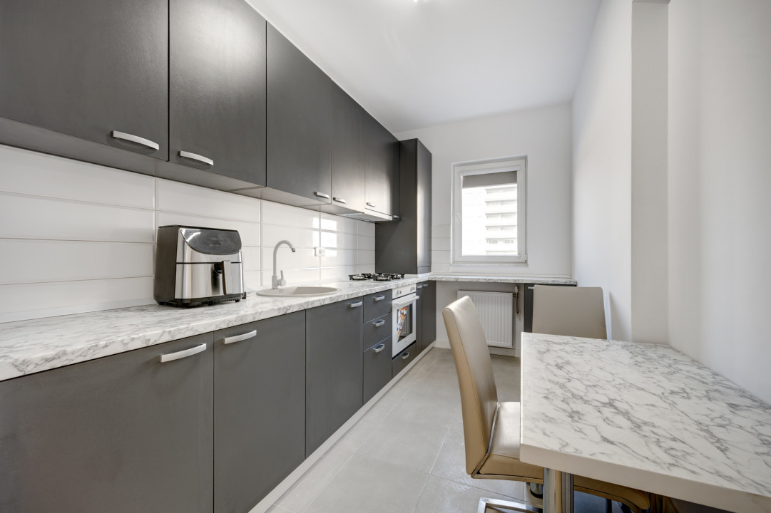 Apartament cu 2 camere - decomandat - mobilat complet - loc parcare - piscina