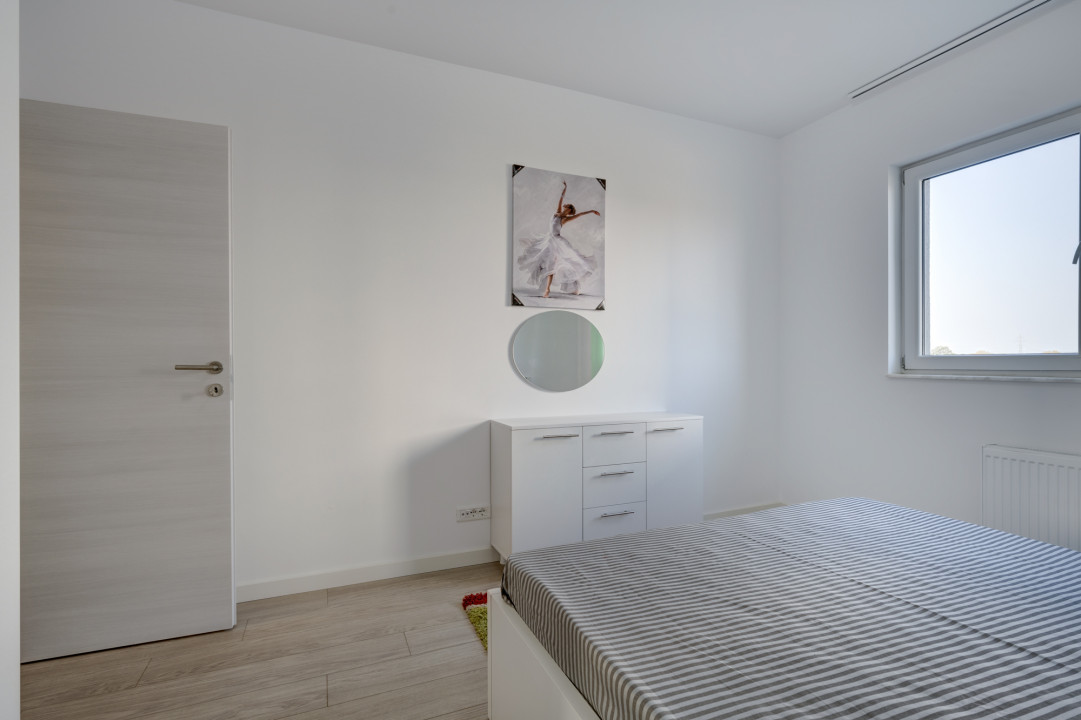 Apartament cu 2 camere - decomandat - mobilat complet - loc parcare - piscina
