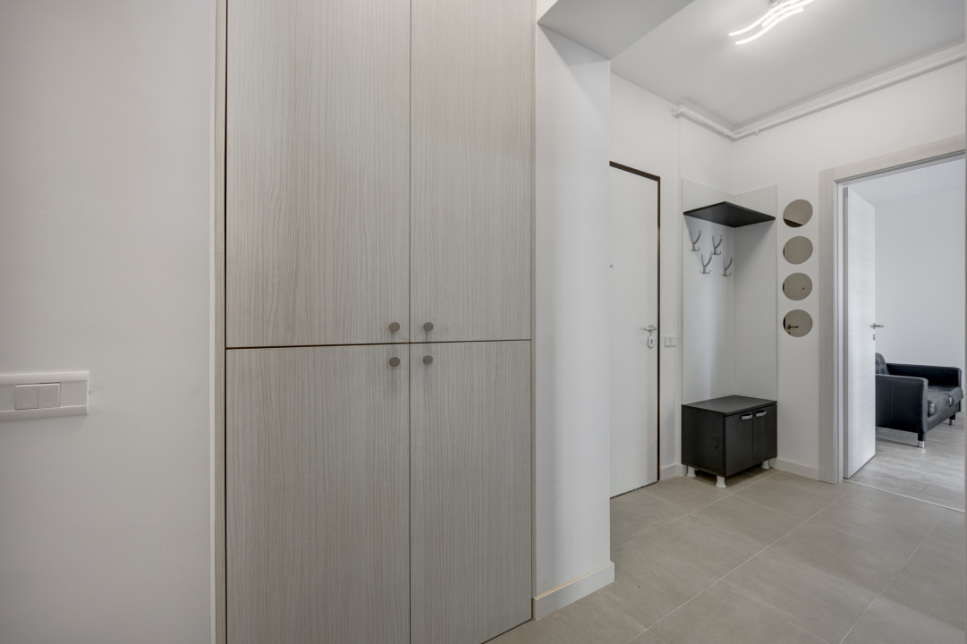 Apartament cu 2 camere - decomandat - mobilat complet - loc parcare - piscina