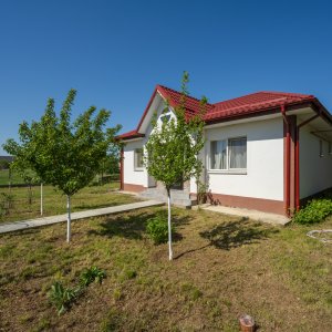 Casa individuala - complet mobilata si utilata  - 3 dormitoare -2 bai