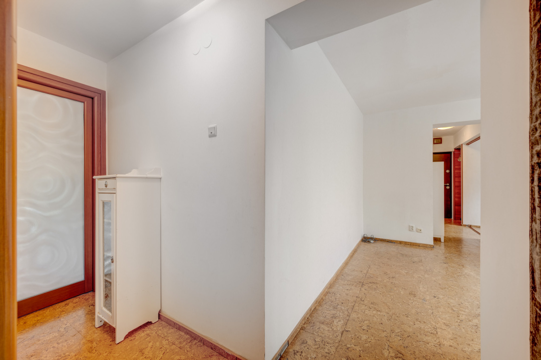 Apartament cu 3 camere - bloc reabilitat  - Giulesti - Metrou Crangasi 10 min