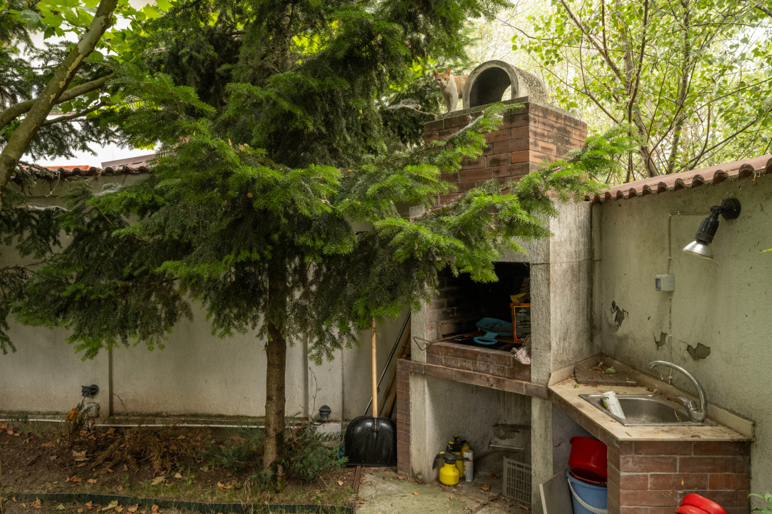 Vila cu piscina - Drumul Taberei - Prelungirea Ghencea - str Maracineni 