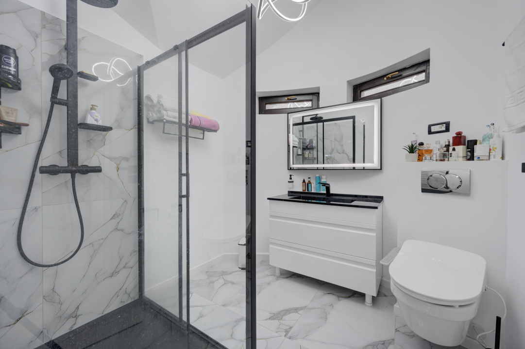 Drumul Taberei - Prelungirea Ghencea - str Maracineni  - Vilă cu piscină 