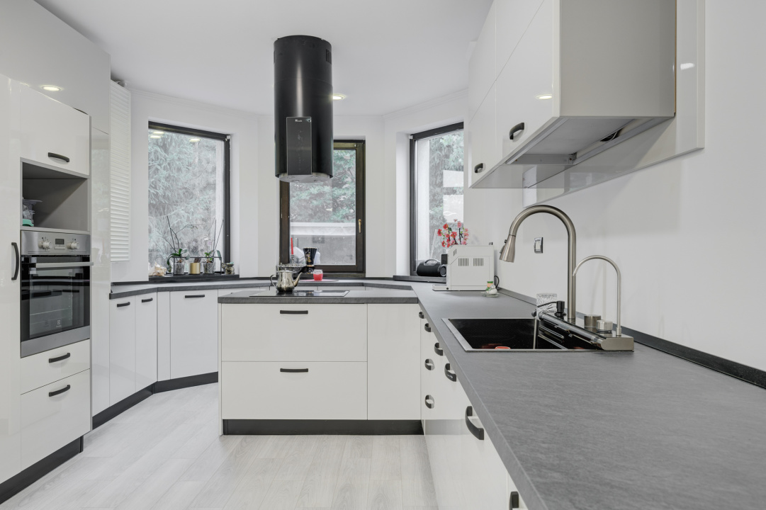 Vila cu piscina - Drumul Taberei - Prelungirea Ghencea - str Maracineni 