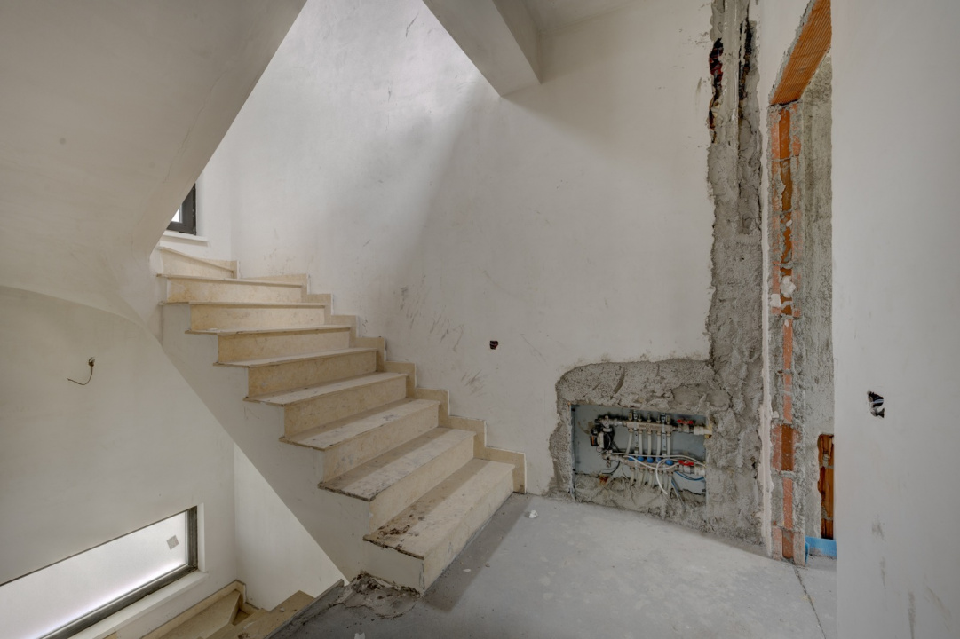 Combinatia ideala intre casa si bloc - curte - 3 dormitoare -  metrou Păcii 