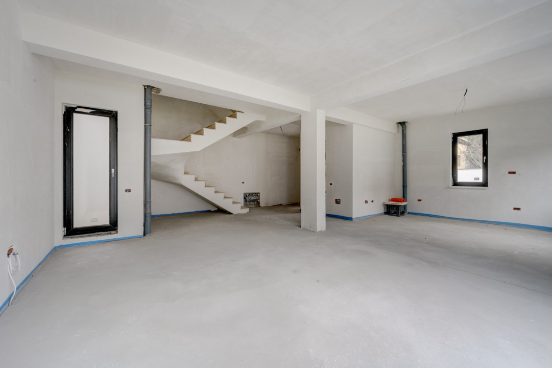 Combinatia ideala intre casa si bloc - curte - 3 dormitoare -  metrou Păcii 