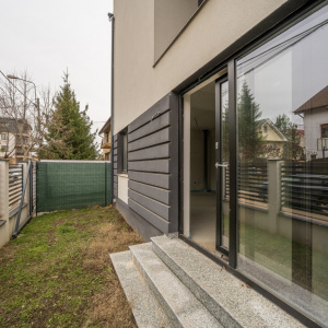 Combinatia ideala intre casa si bloc - curte - 3 dormitoare -  metrou Păcii 