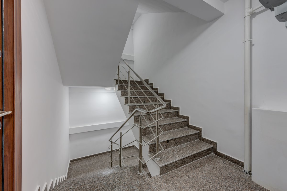 Apartament 2 camere finisat , la cheie - zona Eminescu