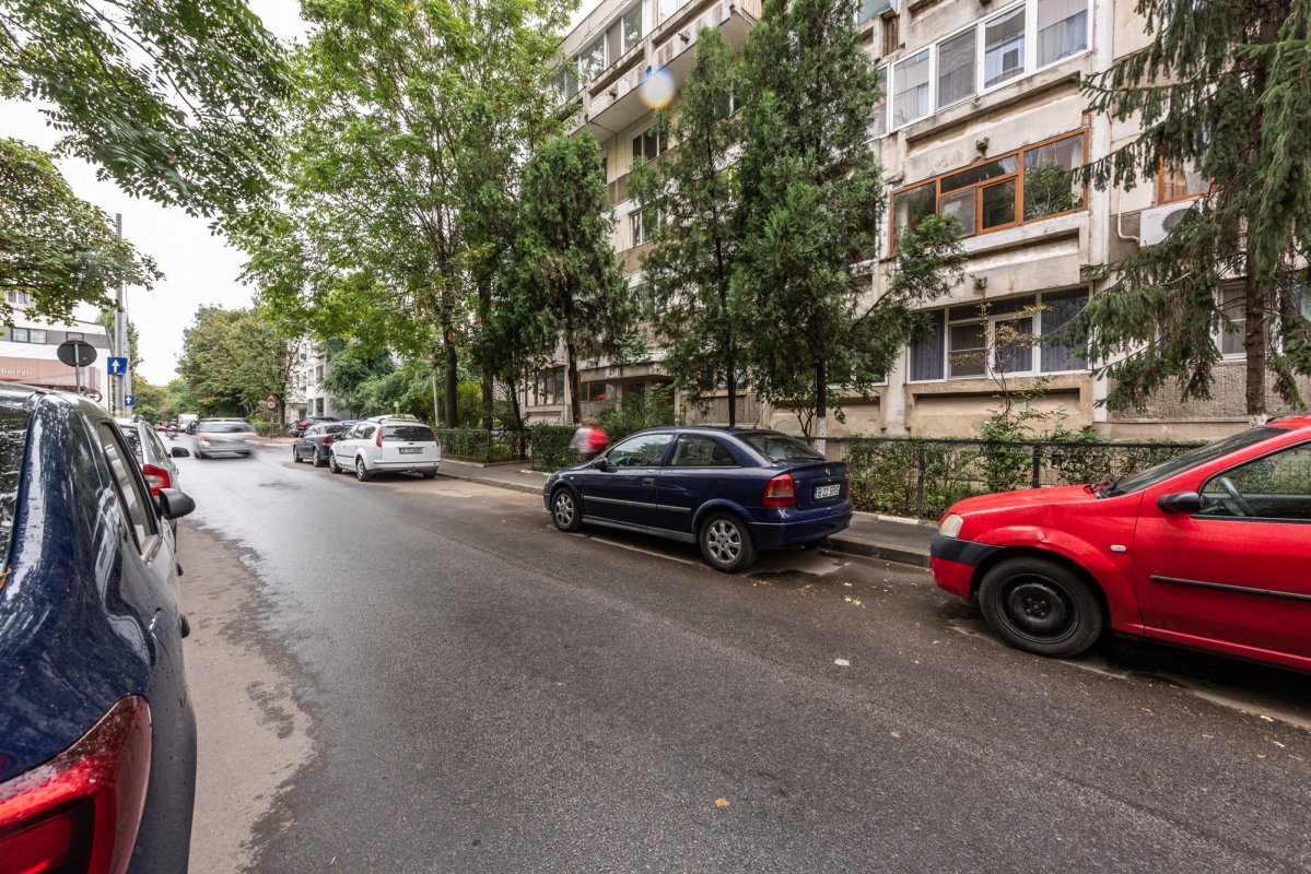 Apartament 4 camere decomandat zona Apusului - Militari