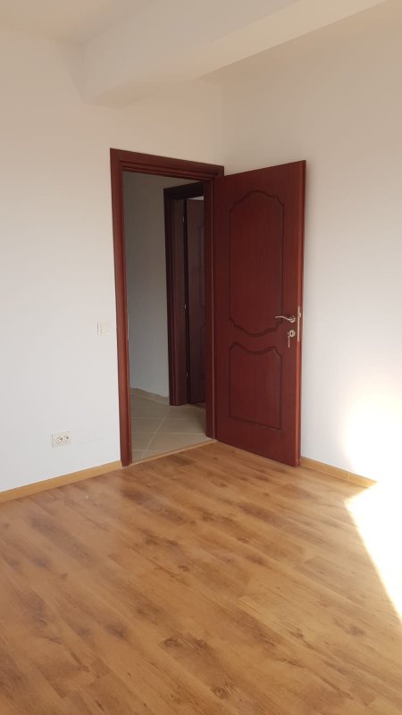 Apartament 2 camere , decomandat , bloc nou - zona Mall Vitan