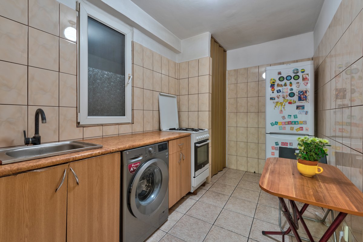 Apartament 2 camere , decomandat Sos Viilor -Eroii Revolutiei