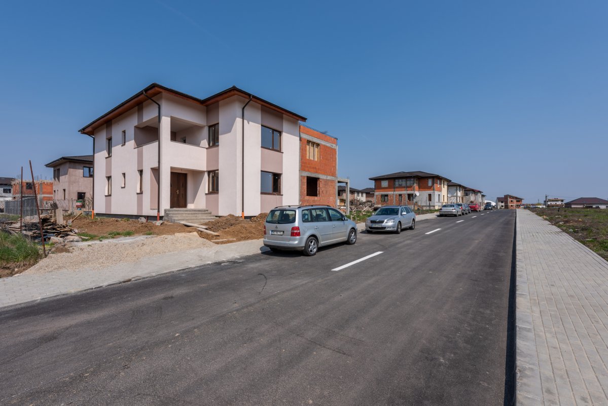 Vila tip duplex P+1+M - zona Chitila