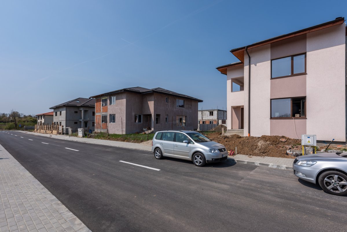 Vila tip duplex P+1+M - zona Chitila