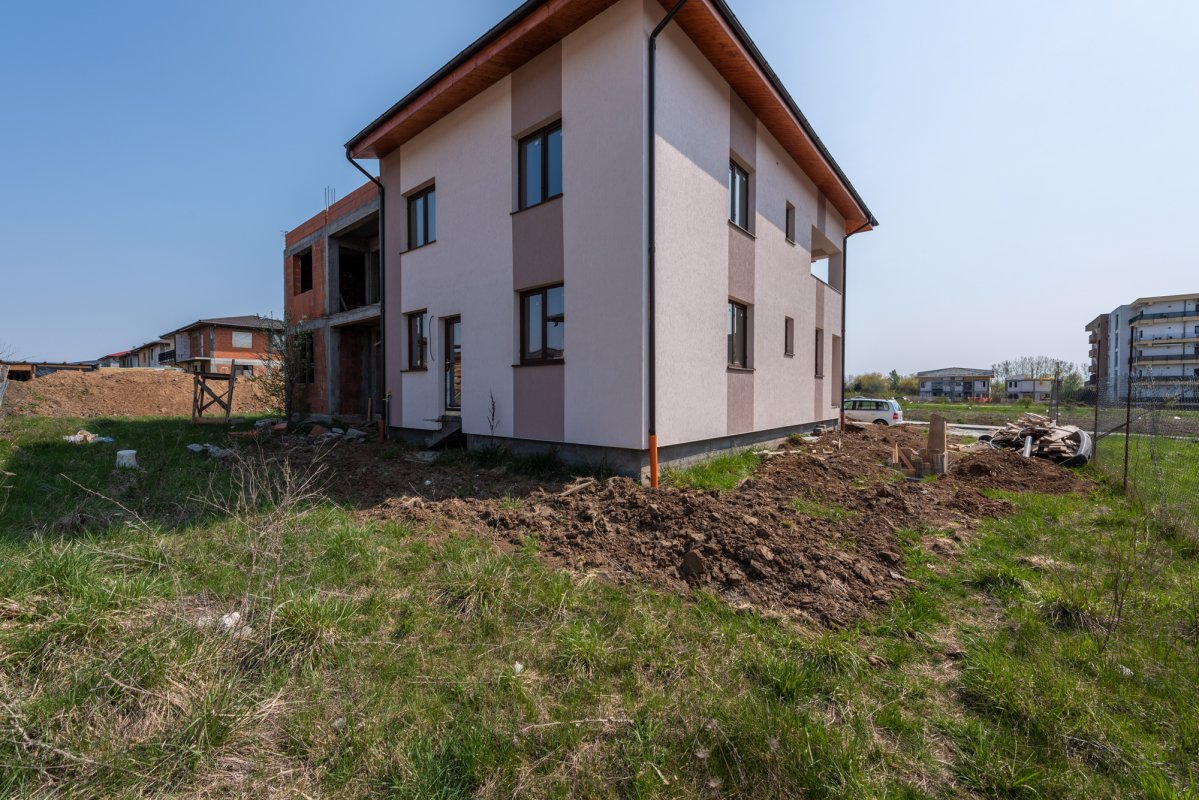 Vila tip duplex P+1+M - zona Chitila
