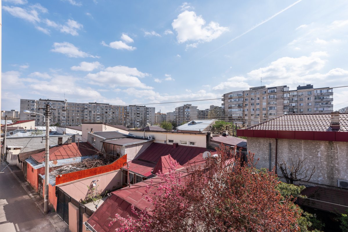 Vila spatioasa S+P+2 si teren 120 mp - str Iancu Jianu - Margeanului
