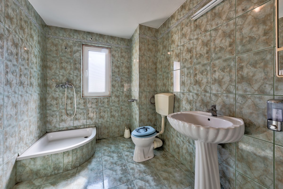 Vila spatioasa S+P+2 si teren 120 mp - str Iancu Jianu - Margeanului