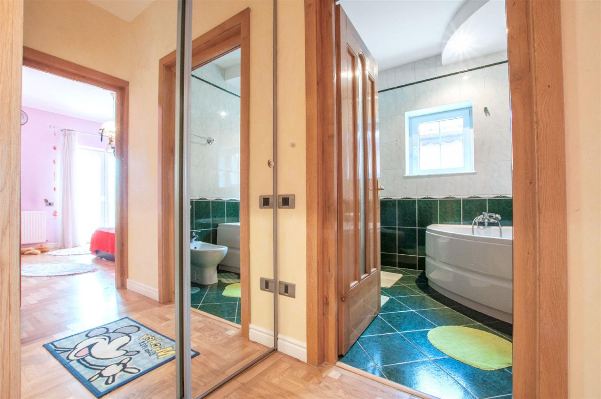 Vanzare Vila de lux  Giulesti 