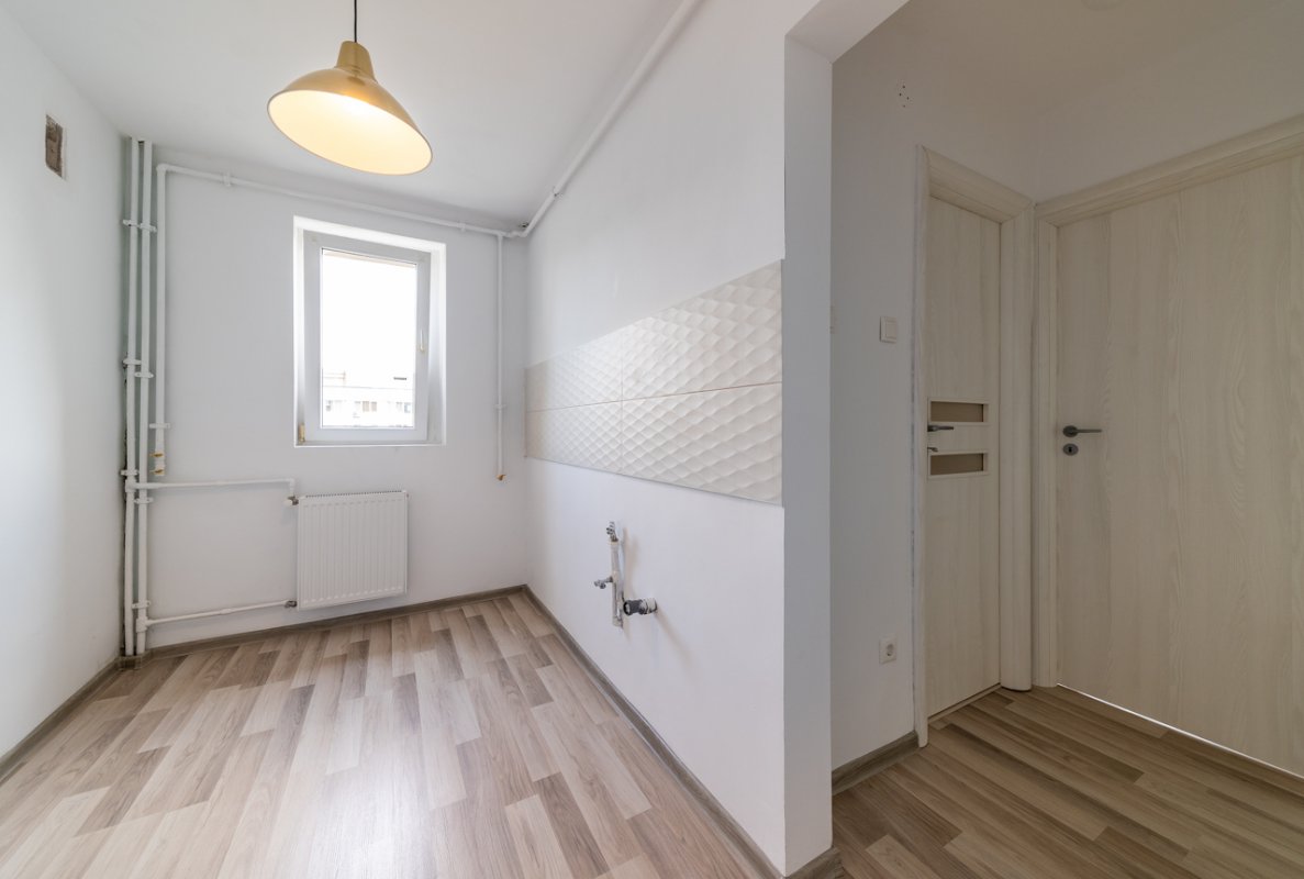 Apartament 2 camere renovat - bloc reabilitat  zona Plaza Romania