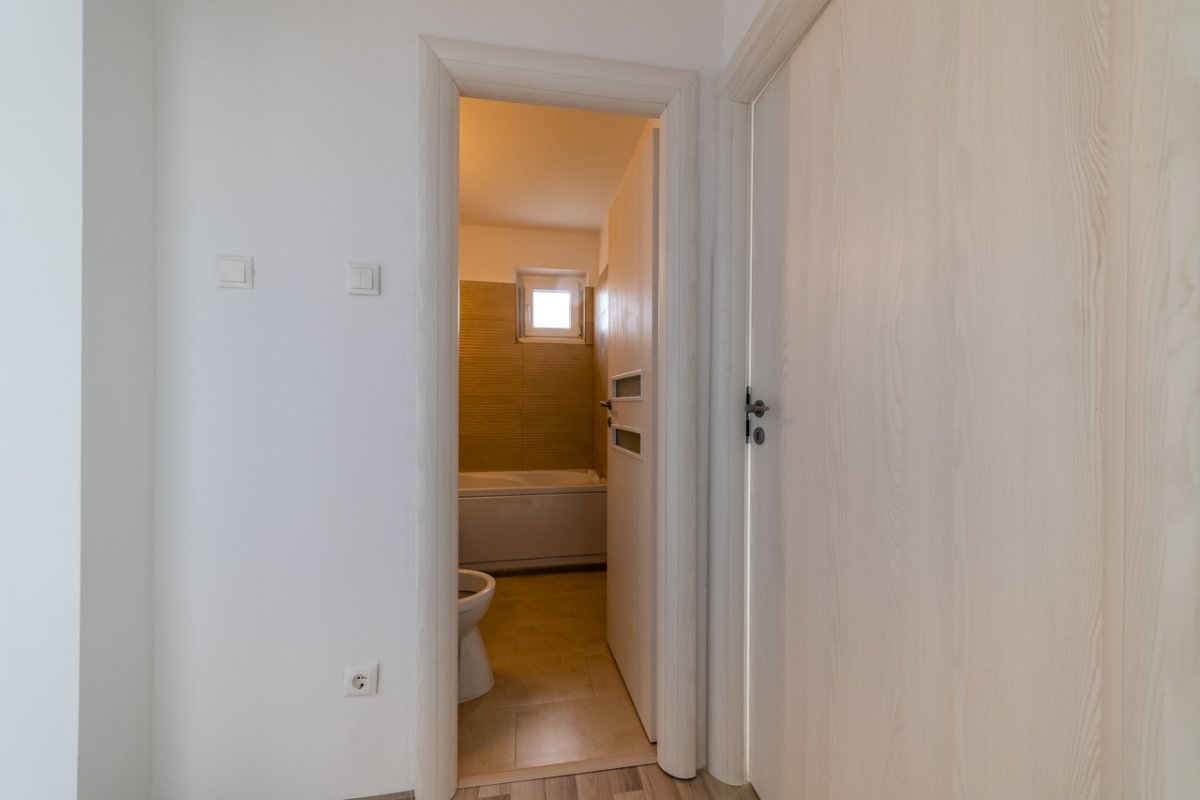 Apartament 2 camere renovat - bloc reabilitat  zona Plaza Romania