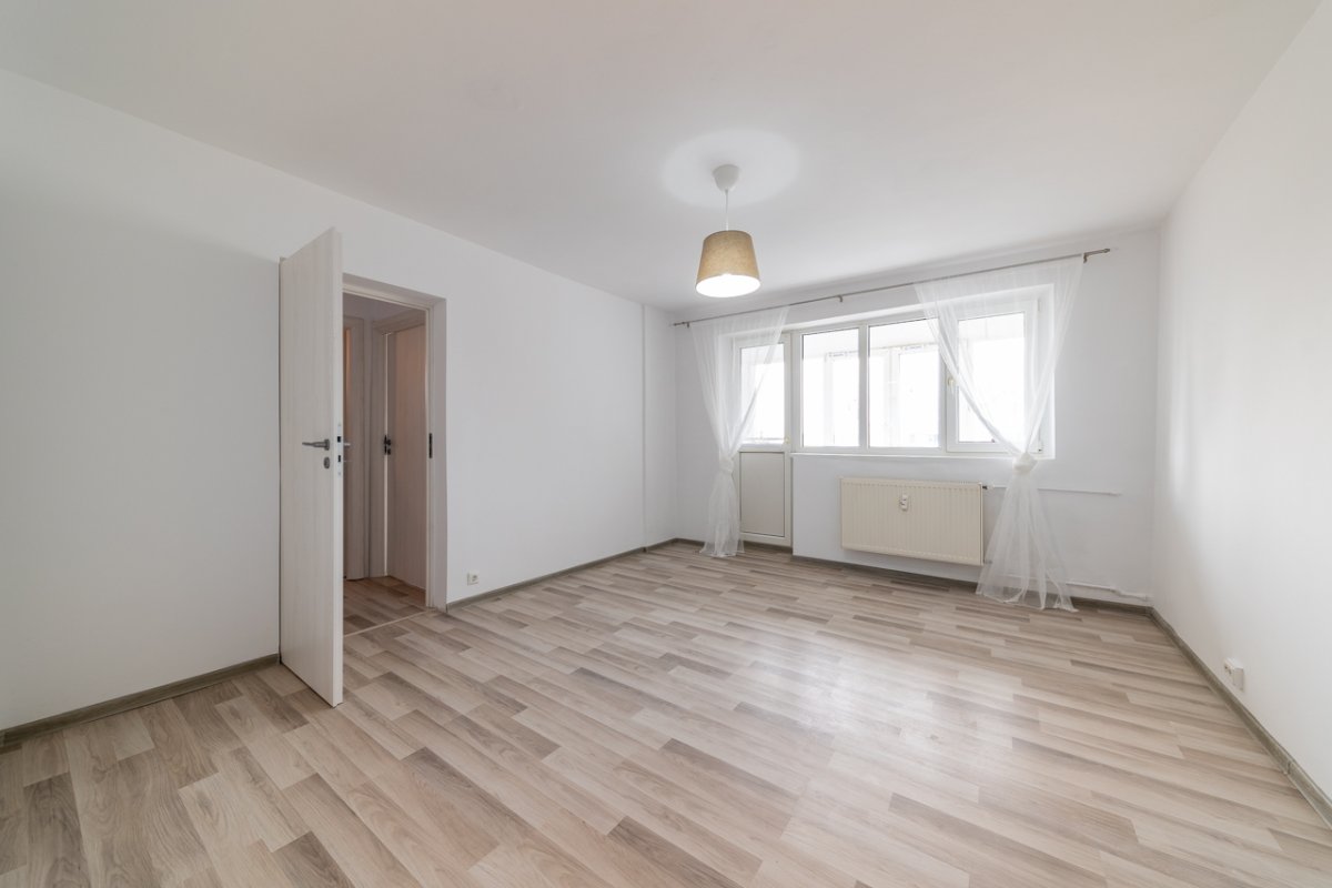 Apartament 2 camere renovat - bloc reabilitat  zona Plaza Romania