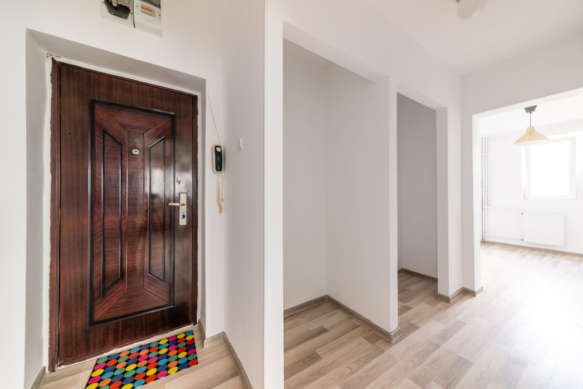 Apartament 2 camere renovat - bloc reabilitat  zona Plaza Romania