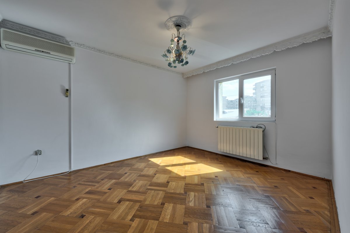 Vila spatioasa S+P+2 - str Iancu Jianu - Margeanului